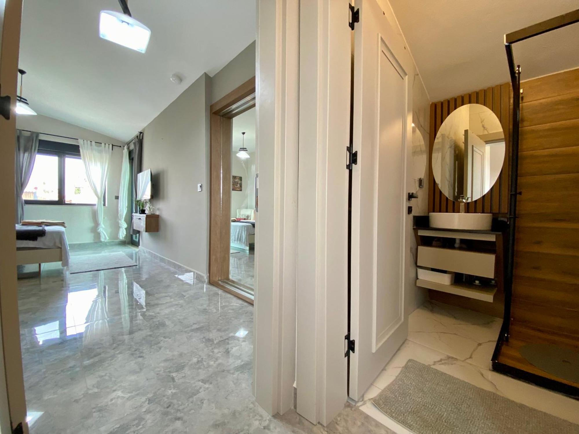 באלאק Villa Annabell1 With Swimming Pool And Jacuzzi, 3 Floors מראה חיצוני תמונה