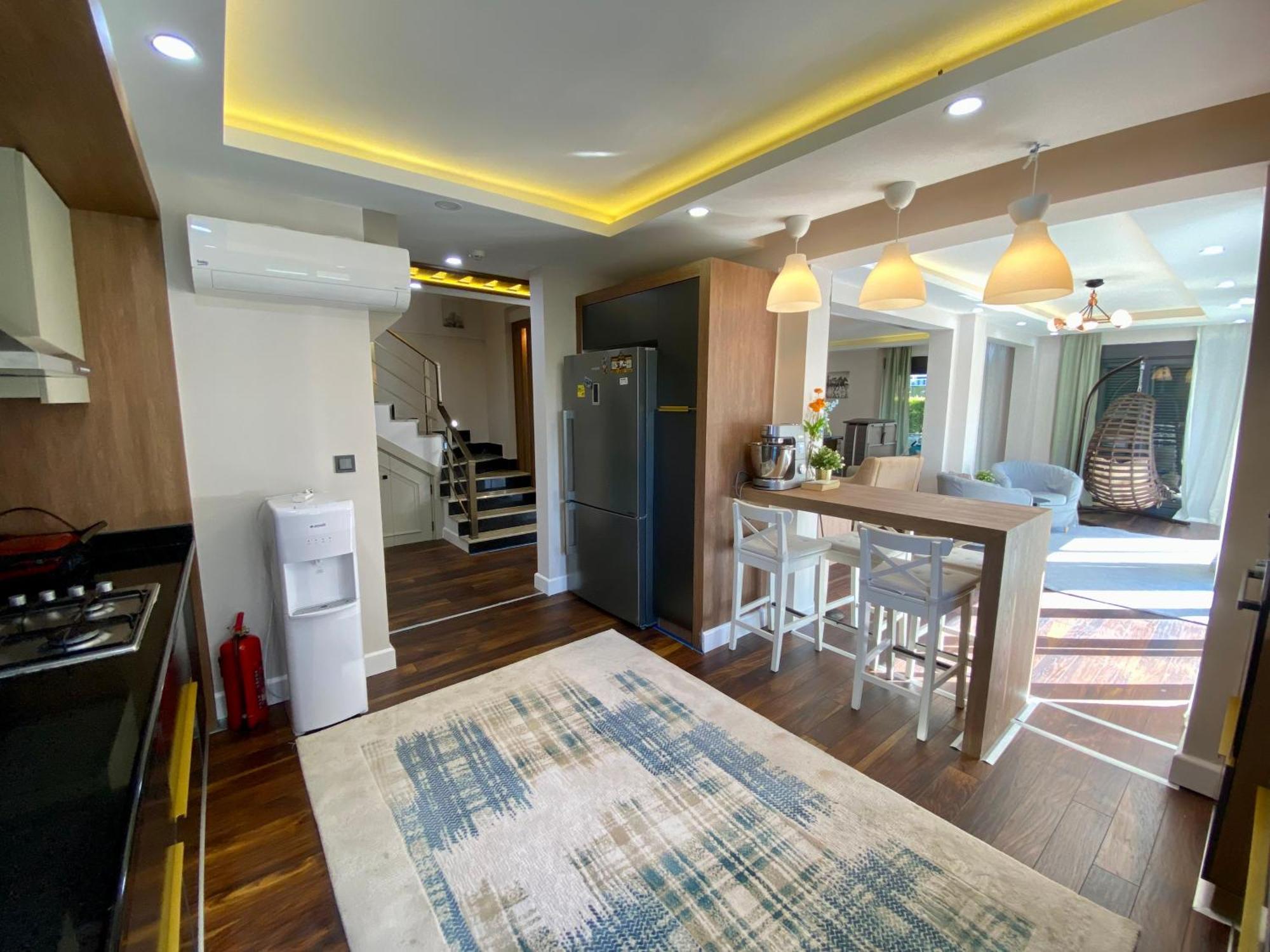 באלאק Villa Annabell1 With Swimming Pool And Jacuzzi, 3 Floors מראה חיצוני תמונה