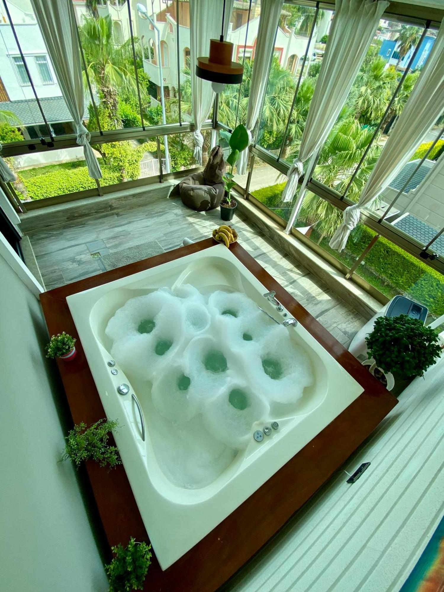 באלאק Villa Annabell1 With Swimming Pool And Jacuzzi, 3 Floors מראה חיצוני תמונה